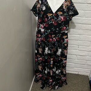 Eshakti 24w/3x floral short sleeve dress. Black floral. EUC.